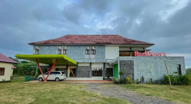 RedDoorz @ Jalan Raya Kuta Lombok Mandalika, Boek Hotel Hotels in Lombok met parkeren, Parkeren
