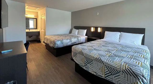 Четырёхместный номер Standard Motel 6 Lake Elsinore, CA