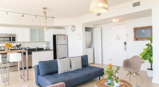 Апартаменты Superior c 1 комнатой с балконом и с видом на бассейн Dharma Home Suites Miami Beach at Monte Carlo
