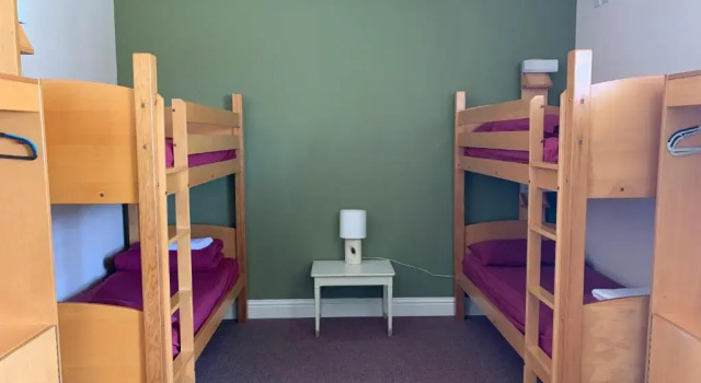 Кровать в общем номере Jersey Accommodation and Activity Centre - JAAC Hostel