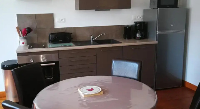 beau T2 lumineux 1er etage, Rezerwuj Hotel Rochefort Charente-Maritime