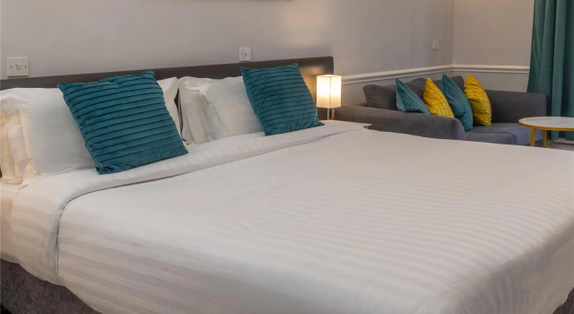 Четырёхместный номер Superior Best Western The Plough Hotel