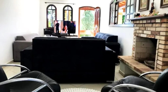 Chacara com WiFi, piscina e churrasq em Atibaia