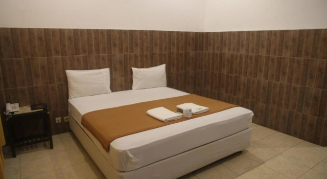 Puri Senggigi Hotel, Забронировать Отель Отели Сенггиги с парковкой, рядом с Batu Bolong Temple, Парковка