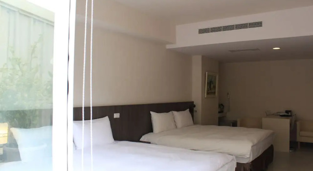 Люкс с балконом Sunnyside Hotel