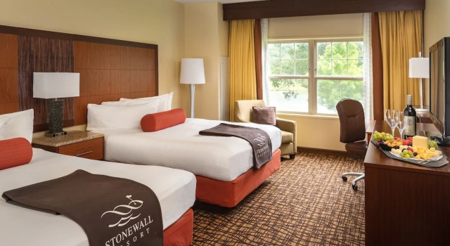 Четырёхместный номер Standard с видом на озеро Stonewall Resort