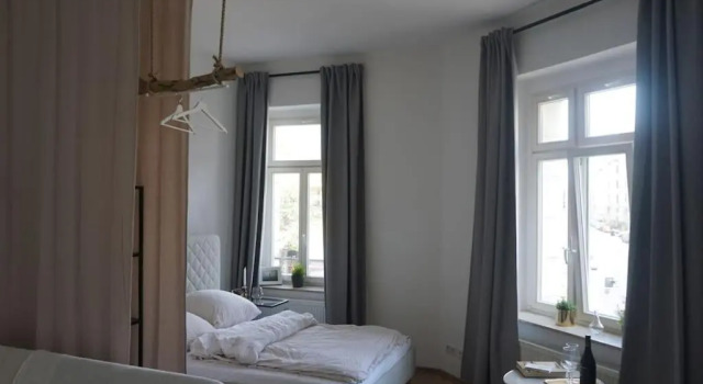 Bright cozy studio flat in Leipzig, Забронировать Отель Отели Лейпцига с парковкой, рядом с Железнодорожный вокзал Лейпциг Голис, Парковка