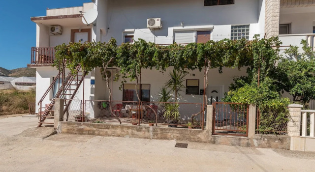 Apartment Ivanka, Varaa Huoneisto Hotellit Split-Dalmatia pysäköinnillä, Pysäköinti