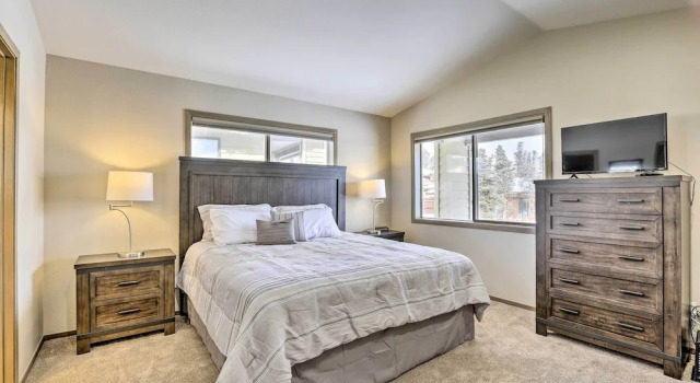 8 Mi to Copper Mtn: Sleek Frisco Townhome w/ Views