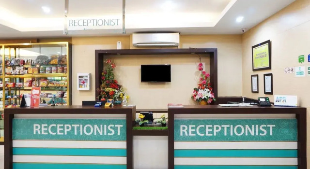 Zen Rooms Near Tunjungan Plaza, Book Hotel Hotels in Surabaya with Parking, near Taman Remaja Surabaya, Parking