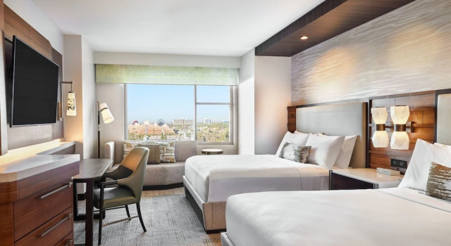 Четырёхместный номер Deluxe с видом на бассейн JW Marriott, Anaheim Resort