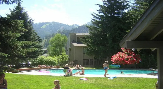 Sv132 - Walk to Lifts & Town - Hot Tub & Pool, Rezerwuj Apartament Hotele w Idaho z parkingiem, Parking