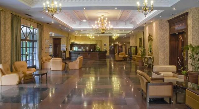 Royal Court Hotel
