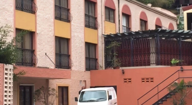 Chaconia, Rezervați Hotel Maraval Trinidad