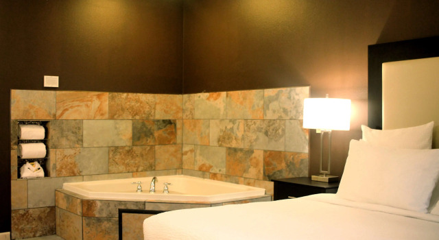 Best Western Plus Des Moines West Inn & Suites