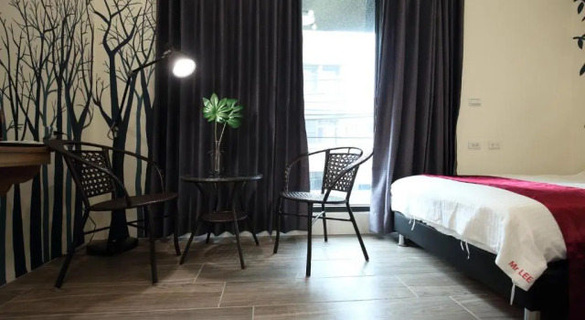 Двухместный номер Standard с балконом Mr Lee Elevator B&B Hualien- Near Dongdamen Night Market