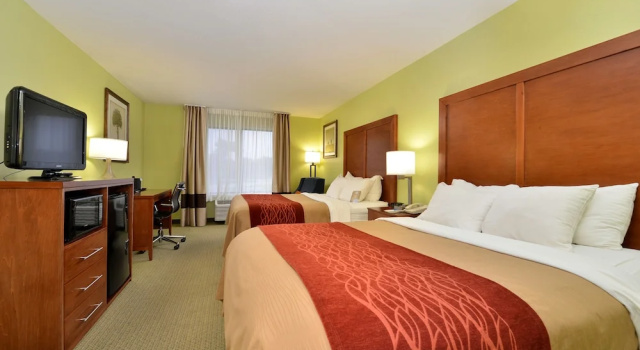 Comfort Inn & Suites, Забронировать Отель Блэк Ривер Фолс Висконсин