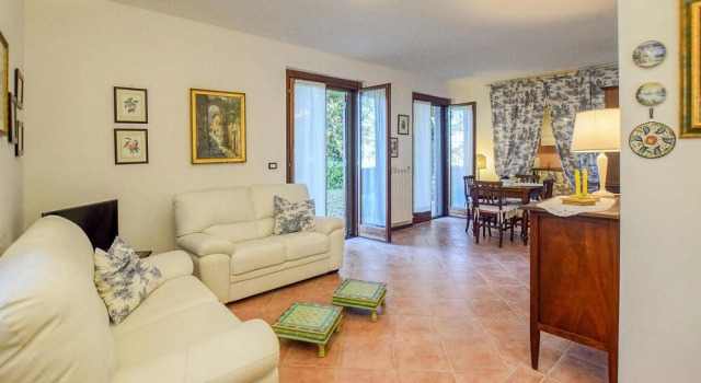 Stunning Home in San Feliciano With 2 Bedrooms, Забронировать Отель Отели Озера Тразимено с парковкой, Парковка
