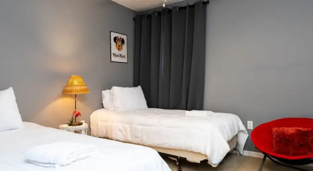 4697 Comfortable 7BD House, Rezerwuj Hotel Hotele w Kissimmee z parkingiem, Parking