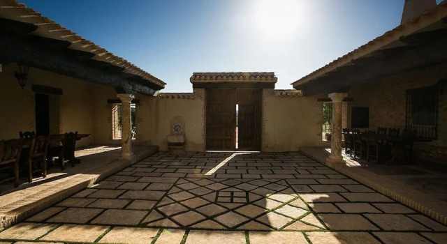 Complejo Rural Cortijo Trifillas, Забронировать Отель Отели Кастилия-Ла-Манча с парковкой, Парковка