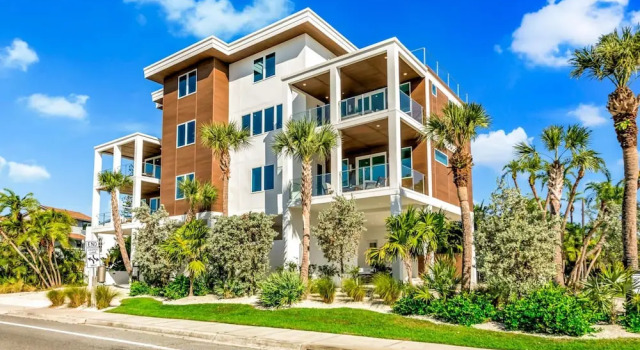 The Upper Deck in Siesta Key