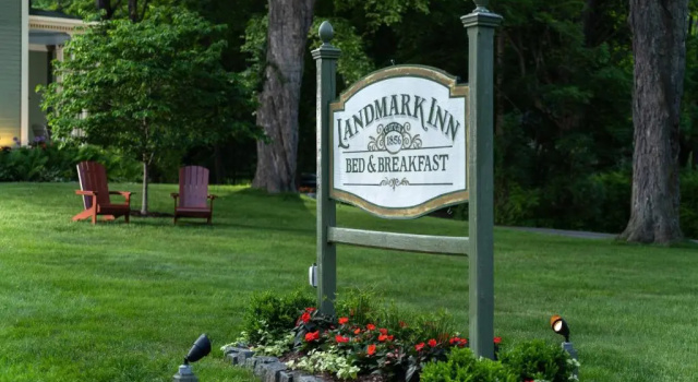 Люкс Deluxe Landmark Inn