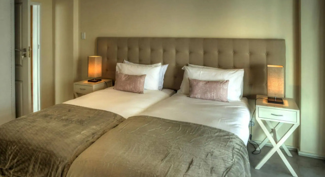 Mouille Point Sea Views, Забронировать Отель Бизнес-отели Кейптауна, рядом с MyCiTi Station Granger Bay, 4* 5*