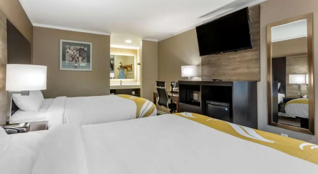 Четырёхместный номер Standard Quality Inn & Suites Pawleys Island
