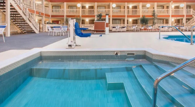 Номер Superior AmericInn by Wyndham Janesville