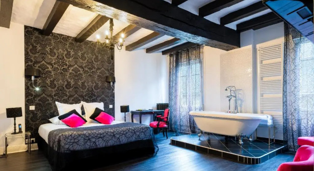 Номер Deluxe Logis Hotel Restaurant Le Cheval Blanc