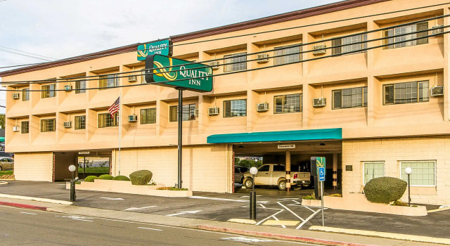 Auburn House Hotel