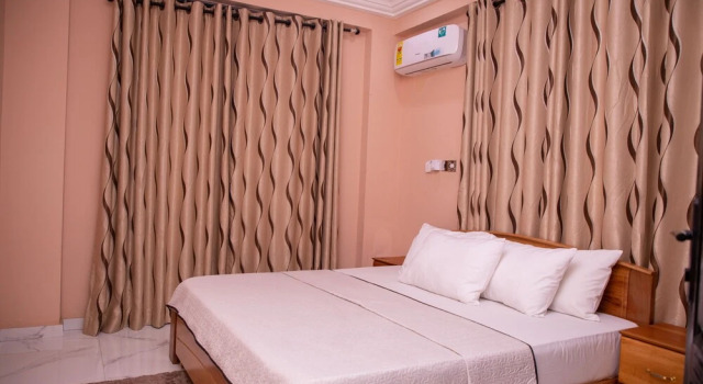 Апартаменты с балконом 2 Bed Furnished Apartment - Wifi, Aircon, Parking