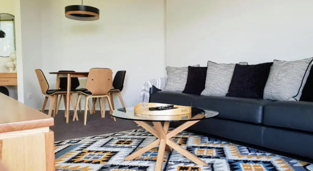 Number 9 Leisure Stay, Book Hotel  