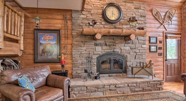 Duck Creek Village Chalet w/ Fire Pit & Decks, Rezerwuj Chalet Duck Creek Village Kane County