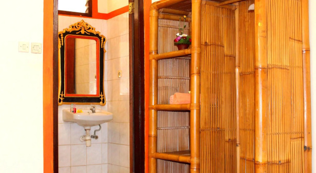 Двухместный номер Superior с балконом и с красивым видом из окна Dewa Bungalows, A Balinese House and Art Gallery