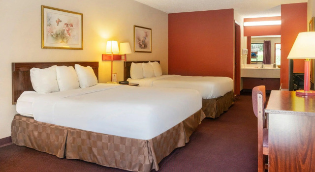 Четырёхместный номер Standard OYO Hotel Adairsville Hwy 140