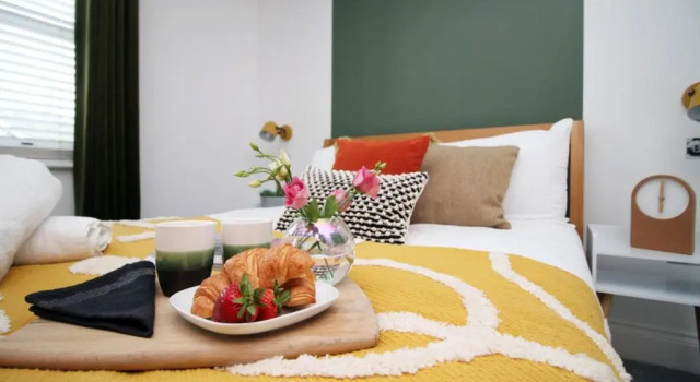 Коттедж Bath Luxury City Centre 4 Bedroom Townhouse, Sleeps 8, Easy Parking, Private Courtyard Garden, by EMPOWER HOMES
