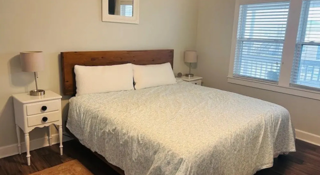 Коттедж с 4 комнатами Holden Pattern 4 Bedroom Home by RedAwning