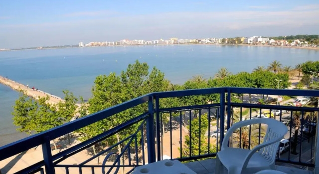 Четырёхместный номер Standard с видом на море Hotel Ramblamar