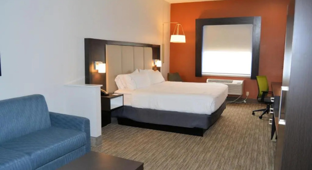Люкс Holiday Inn Express & Suites by IHG