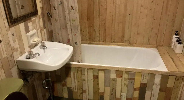 Кровать в общем номере (женский номер) Doobaki Hostel