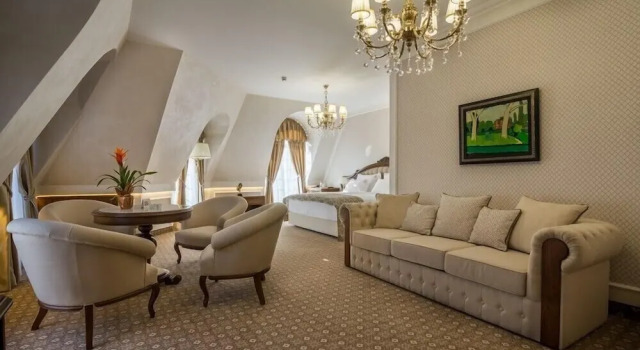 Студия с балконом Residence City Garden - Certificate of Excellence Top 10 BEST Five-Stars City Hotels for 2024 awarded by HTIF