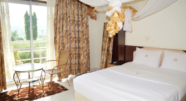 Двухместный номер Deluxe с балконом и с красивым видом из окна Victoria Travel Hotel