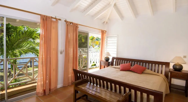Villa Coralita 4 Br villa by RedAwning, Varaa Villa Mökit kohteessa Oyster Pond, Mökki