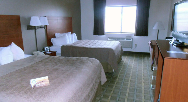 Quality Inn Thermopolis Near Hot Springs, Забронировать Отель Отели Термополиса с парковкой, рядом с Hot Springs County Museum, Парковка
