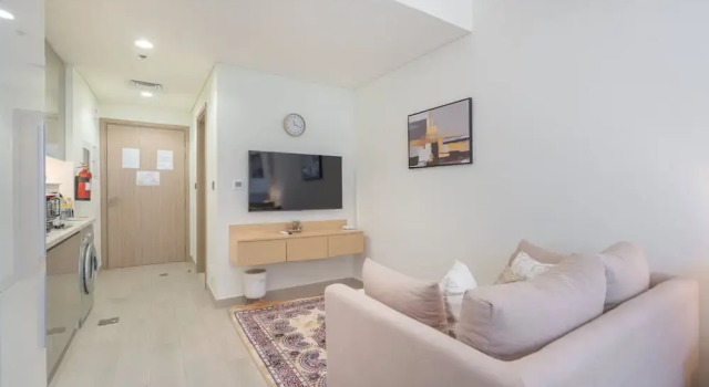 Stylish Studio Retreat in Riviera 33 Near Downtown