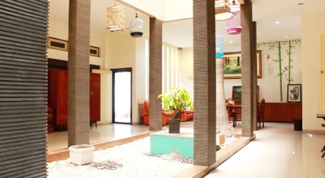 RedDoorz near Balai Kota Surabaya, Boek Hotel Surabaya East Java, in de buurt van Gelora 10 November Stadium