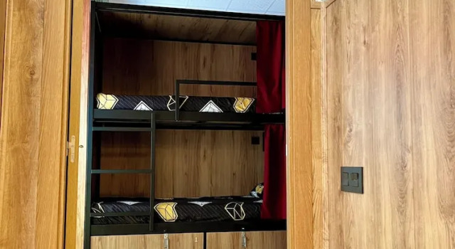 Кровать в общем номере Velvet Hostel