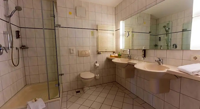 Семейный номер Standard с видом на озеро Parkhotel St.Leonhard