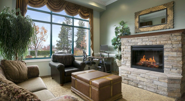 Ramada Merritt, Buchen Sie Gasthaus Hotels in British Columbia mit Pool, Schwimmbad